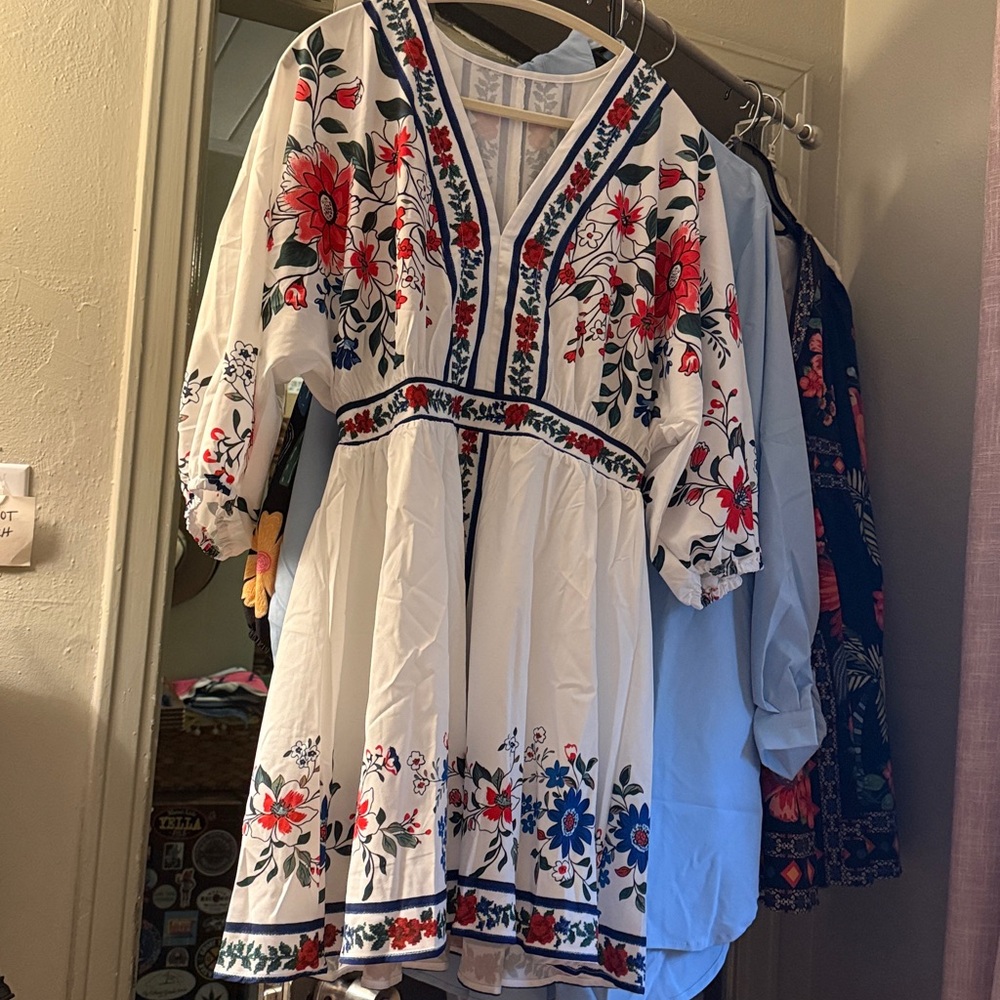 White Floral V-Neck Boho Dress with Embroidered Detail NEW